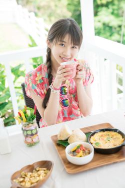 美女身材真棒,皮肤很嫩很白皙_